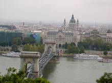 Le pont des chaînes, le palais
Gresham et la cathédrale Saint Etienne Budapest