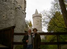 Papa et maman au pied du château de Kokorin